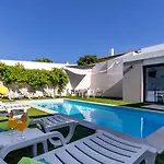 Bed & Breakfast Ilheu 25 House