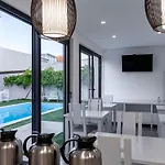Ilheu 25 House 4* Peniche