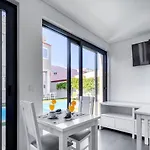 Couette-café Ilheu 25 House 4*