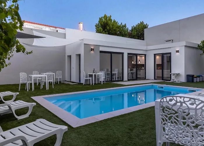 Couette-café Ilheu 25 House