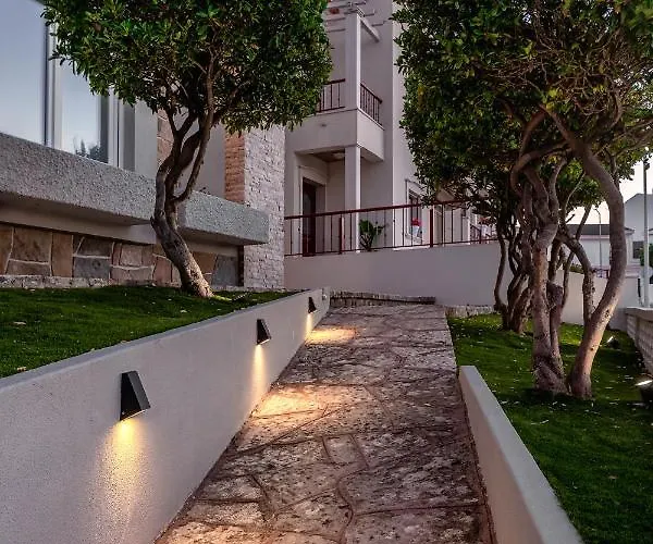 Couette-café Ilheu 25 House