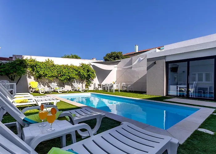 Couette-café Ilheu 25 House