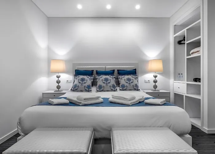 Couette-café Ilheu 25 House 4*