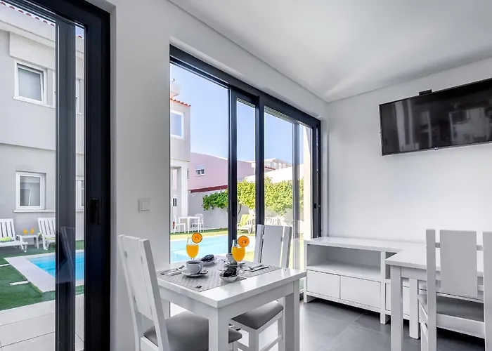 Couette-café Ilheu 25 House 4*